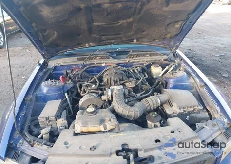 2005 Ford Mustang V6 Deluxe/V6 Premium from USA, damaged, VIN 1ZVFT80N555135123